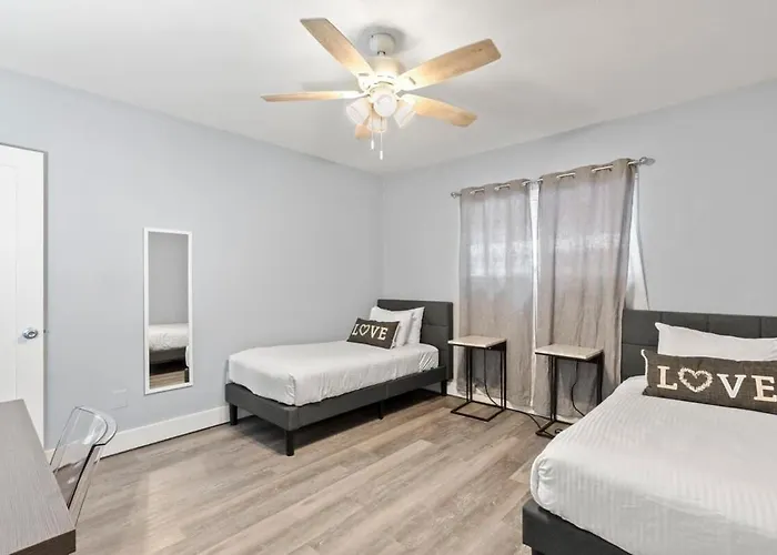 2bd Walk Out To Pool Old Town Paradise *