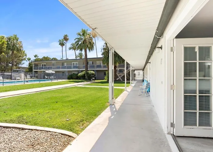 2bd Walk Out To Pool Old Town Paradise